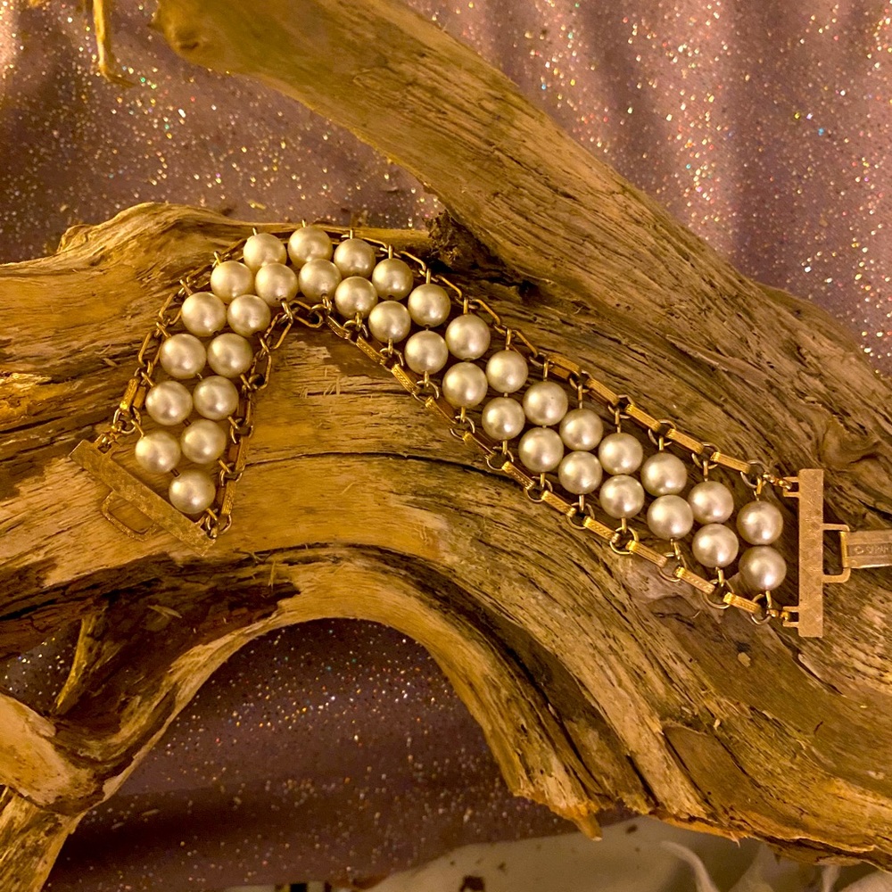 Bracelet two levels of pearl set gold tone chain